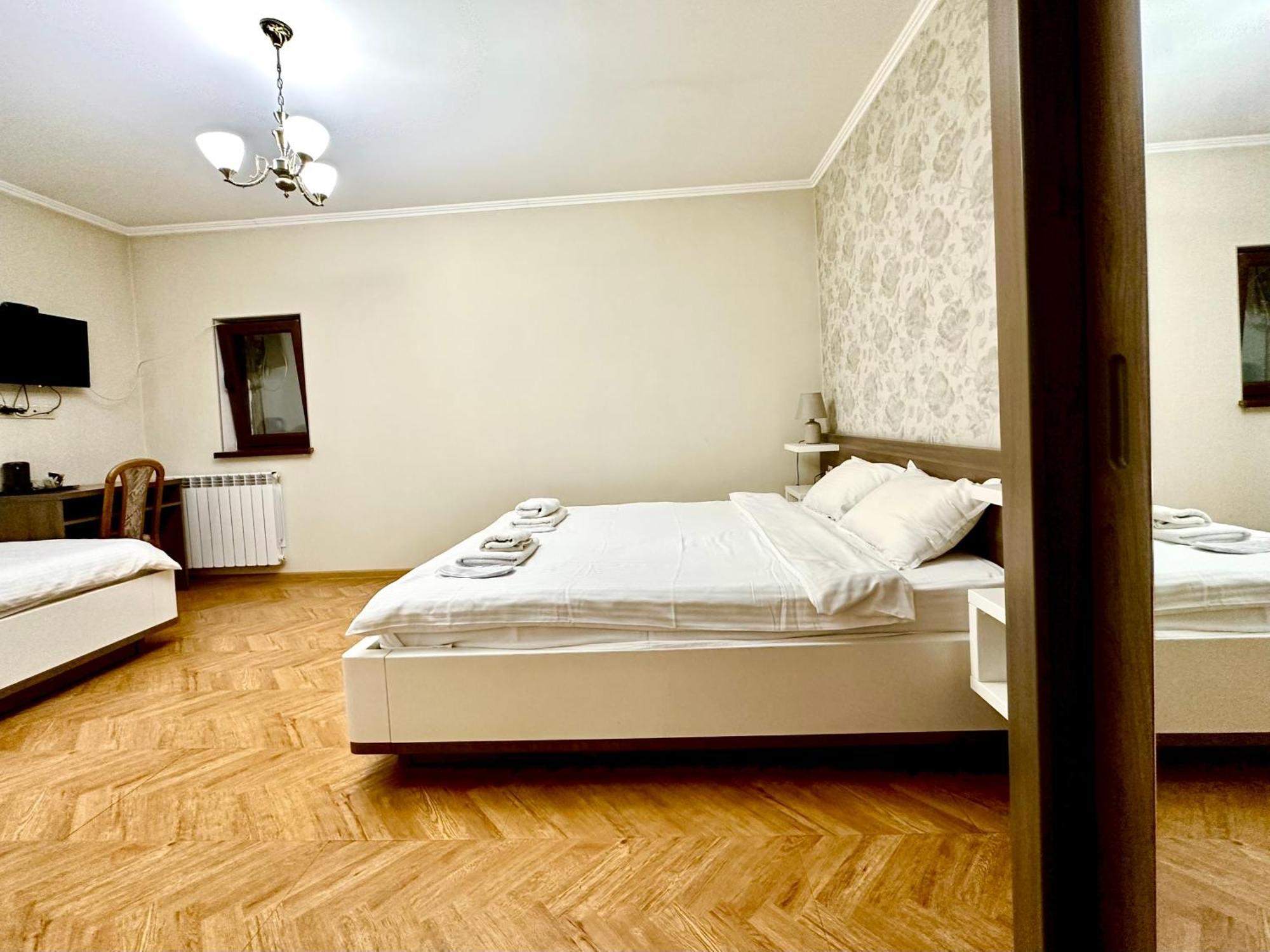 Hotel Four Brothers Tiflis Dış mekan fotoğraf